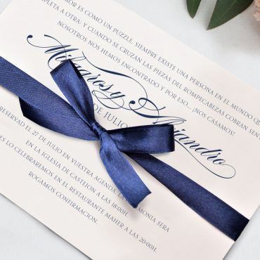 invitacion-de-boda-clara-39709-azul-forro-sobre-lazo-elegante