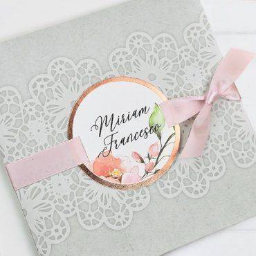 invitacion-de-boda-clara-39728-elegante-gris-lazo-rosa