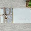 invitacion-de-boda-marron-encaje-lazo-elegante-perla