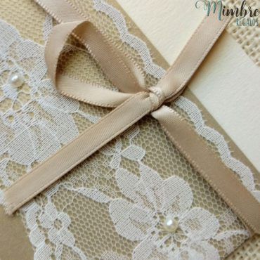 invitacion-de-boda-marron-encaje-lazo-elegante-perla