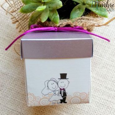 invitacion-de-boda-emma-dibujos-malva-informal-caja-original-divertida
