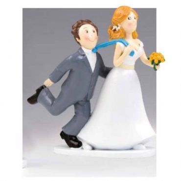figura tarta boda novios tirando de la corbata mopec y251