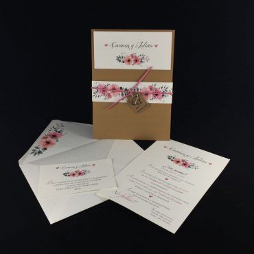 invitacion-de-boda-flor-romantica-forro-marron-corazon