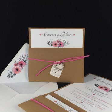invitacion-de-boda-original-forro-flor-marron-vintage-corazon-romantica