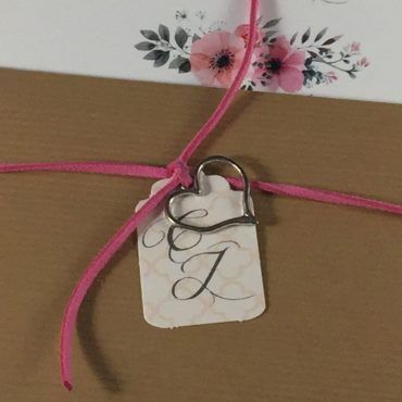 invitacion-de-boda-original-forro-flor-marron-vintage-corazon-romantica
