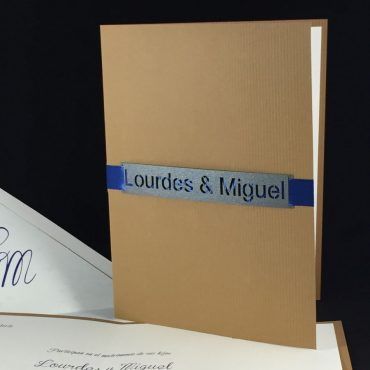 invitacion-de-boda-tarjeta-clasica-elegante-lazo-azul-marron-forro