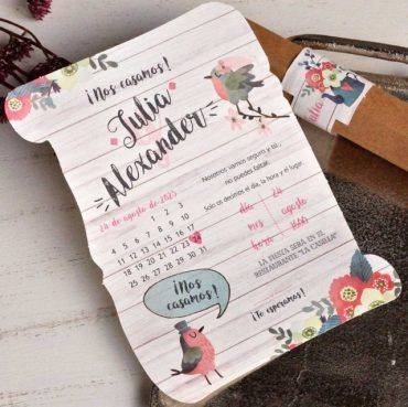 39813, invitación, boda, cardnovel, estilo, pergamino, con, caja, cilíndrica, flores, novios, pájaros