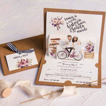 39829, invitación, boda, cardnovel, 3d, novios, bici, ramo, flores