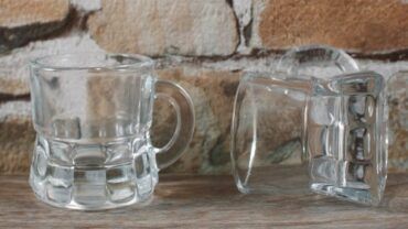 vaso de chupito de cristal con asa